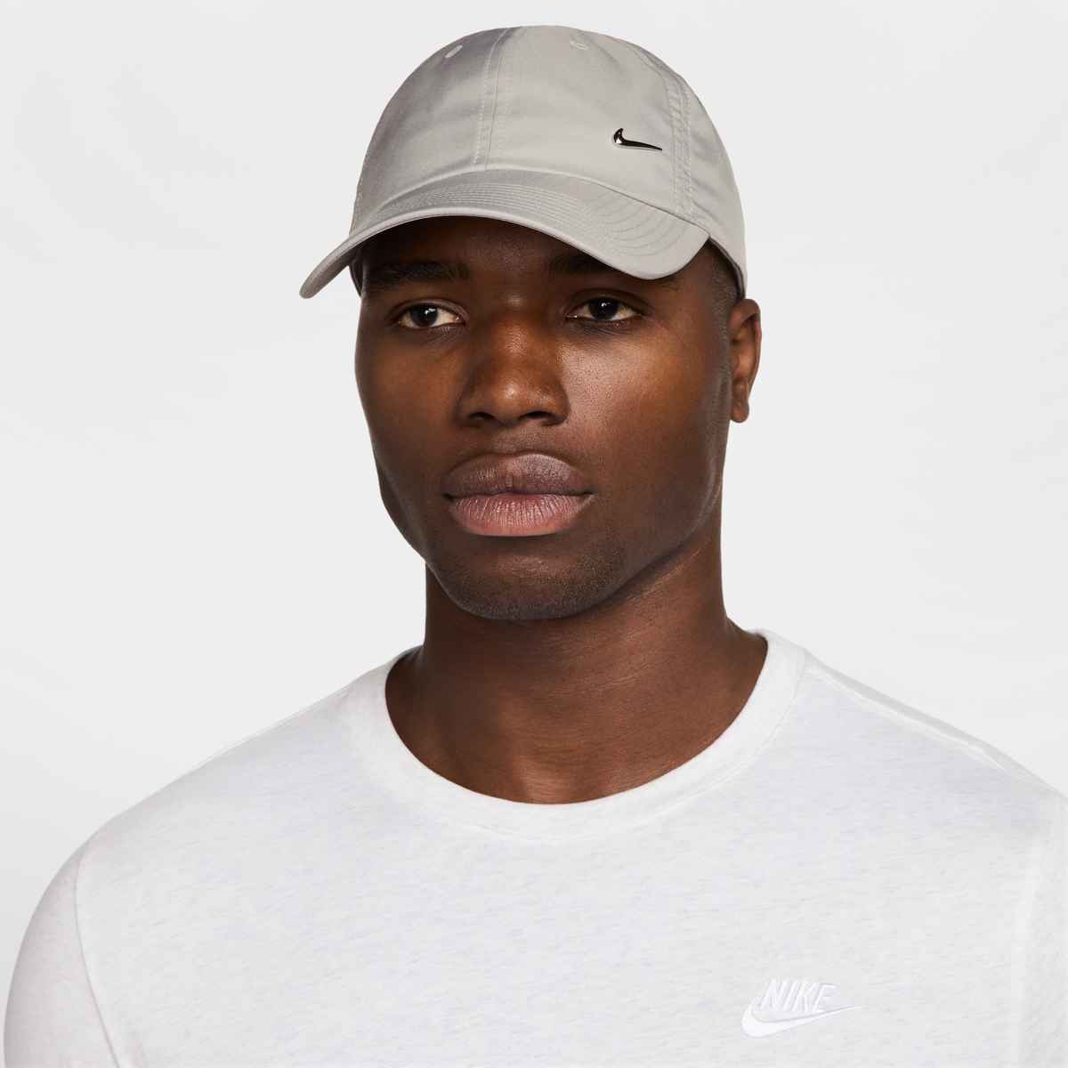 Nike Dri-FIT Club Unstructured Metal Swoosh Cap (FB5372-009)